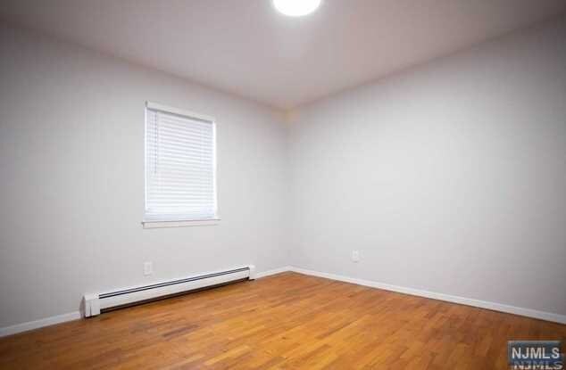 Foto del edificio - 22C Lakeview Ave