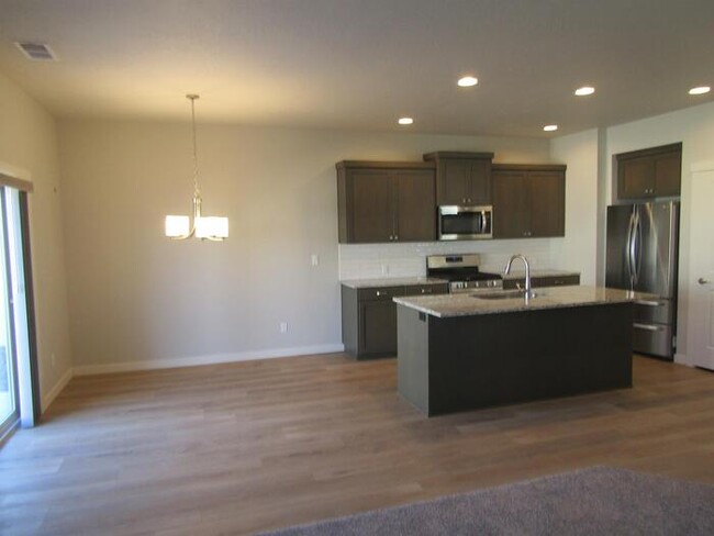 Building Photo - 2336 E Tiger Lily Dr