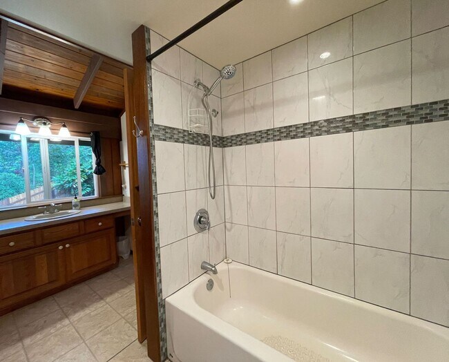 Foto del edificio - Charming Hamakua Coast Furnished Rental Available: 2 BR / 1.75 BA