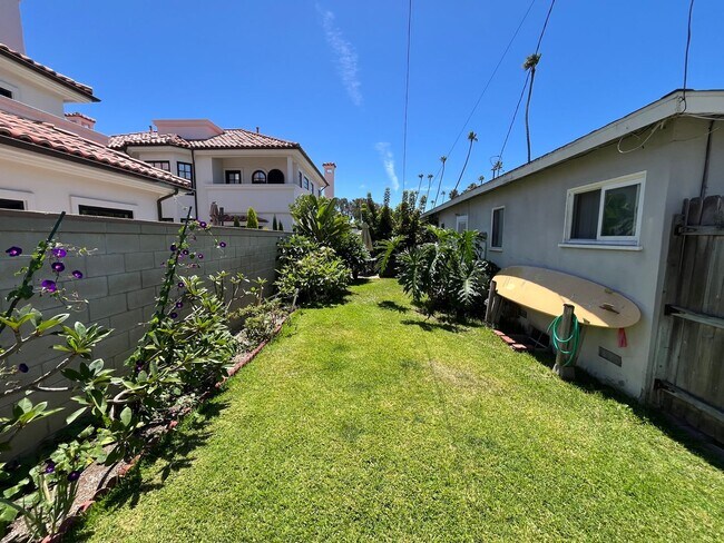 Foto del edificio - 2 bedroom- Located only 6 blocks to the be...
