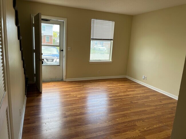 Foto del edificio - 3617 Willow Creek Ct