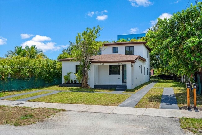 Foto del edificio - 742 NW 70th St