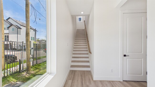Foto del edificio - 2419 Harrington St