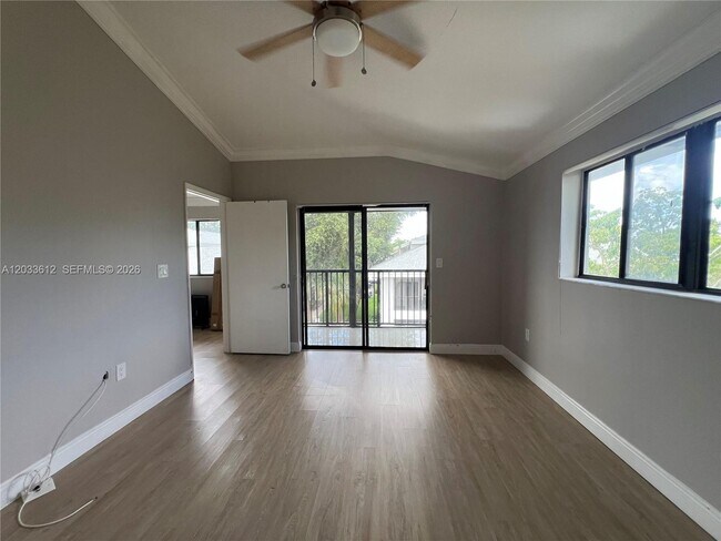 Foto del edificio - 2445 SW 18th Terrace