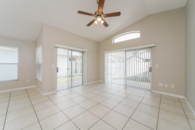 Foto del edificio - 3235 Brewster Dr