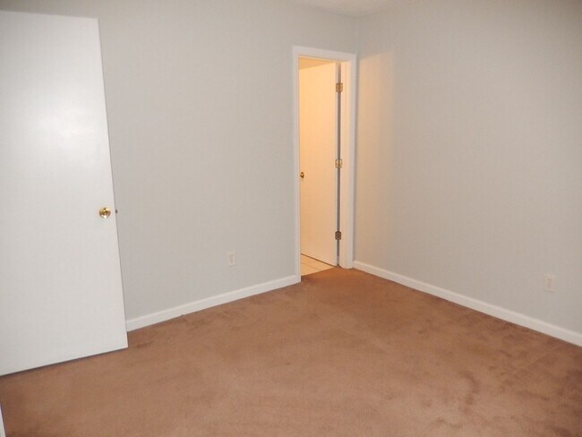 Foto del edificio - LOVELY & Spacious 3/2 Twn, New Plank Floor...
