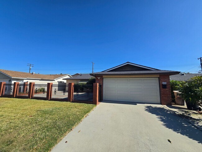 Building Photo - 4 Bedroom 2 Bath Home
