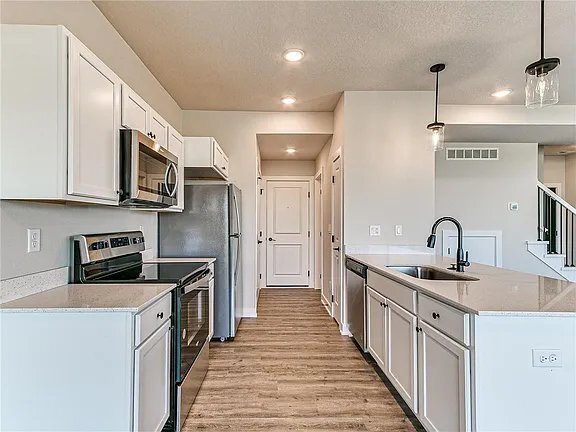 Foto del edificio - 6935 Bluebell Ct