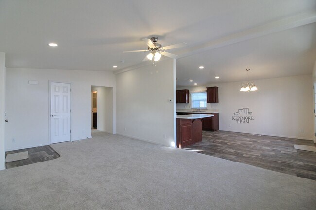 Foto del edificio - 1214 N Morain Loop
