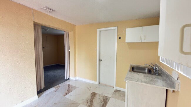 Foto del edificio - 2220 NW 23rd Ln