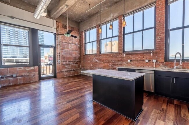 Building Photo - 1535 Walnut St Unit 701
