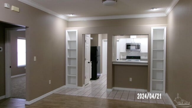 Building Photo - 7322 Mangum Dr