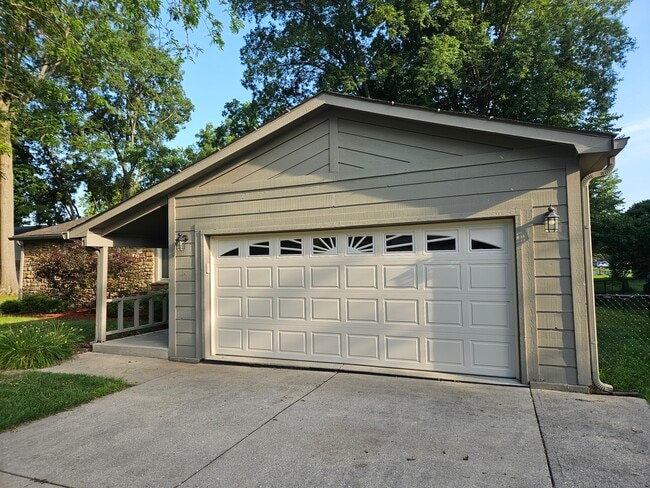 2 car attached finished garage - 569 Meadow Dr