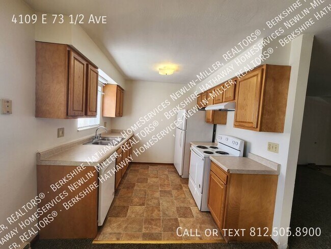 Building Photo - 2 Bedrooms, 1 1/2 Bath Duplex with 1 car a...