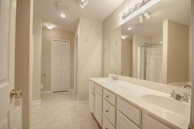 Building Photo - 453 Grayson Way