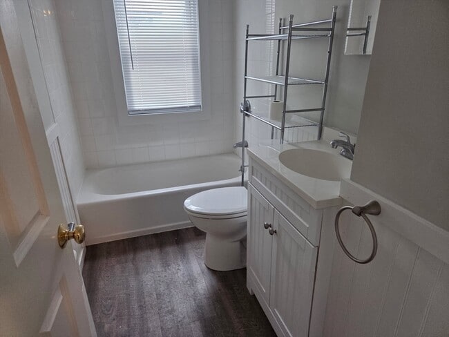 Building Photo - 14 Strafford Pl