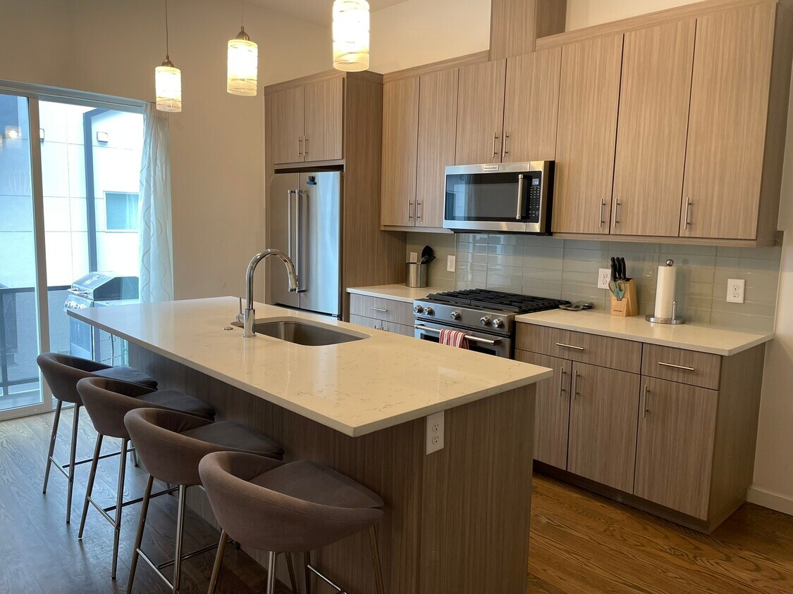 Foto principal - 3071 W 16th Ave