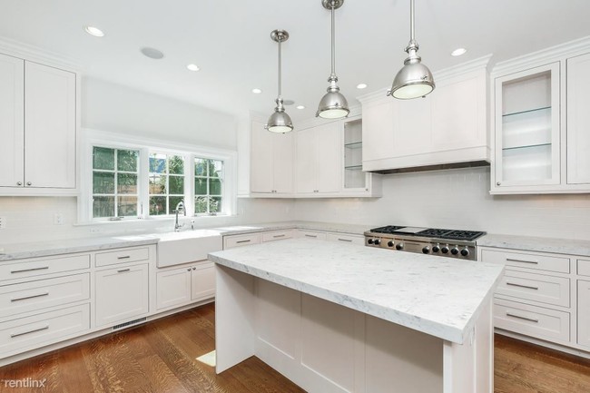 Foto del edificio - 3 br, 3.5 bath Townhome - 151 Milbank Ave ...