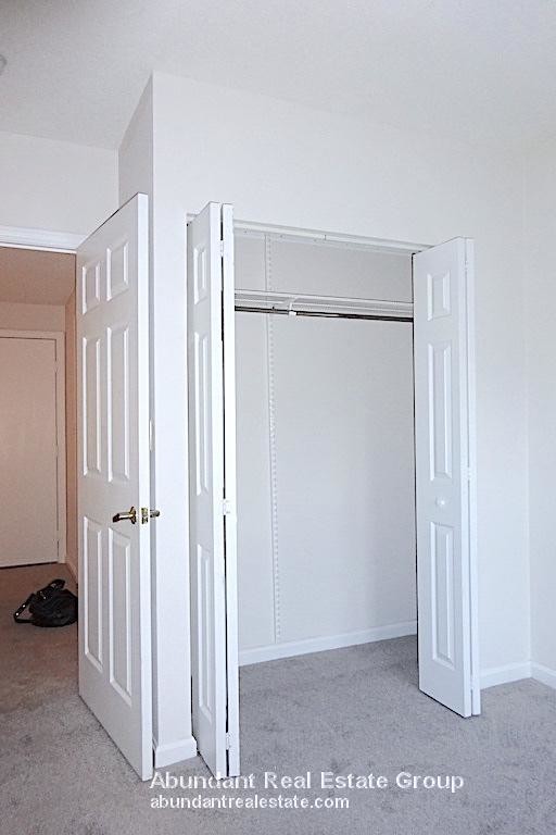 Building Photo - NOTE Pictures are of a Similar Vacant Unit.