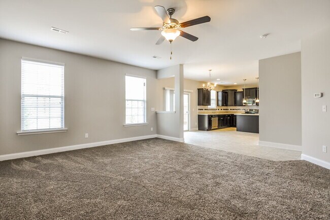 Foto del edificio - 128 Outwater Ridge Dr