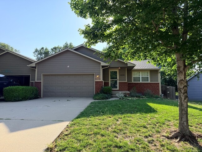 Building Photo - 1426 N Rawhide Dr
