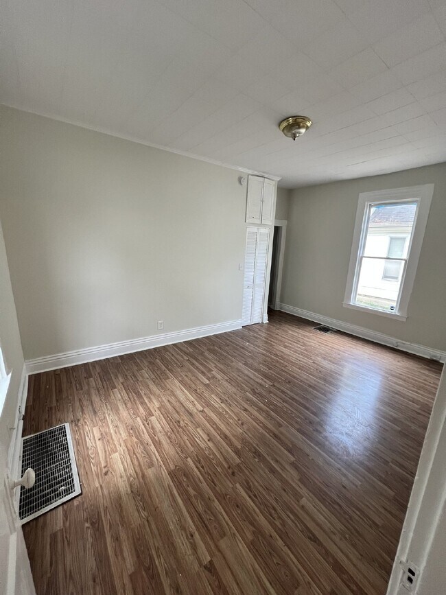 Foto del edificio - Coming Soon!! FIRST FULL MONTH FREE RENT - First Floor Duplex Two Bedrooms!