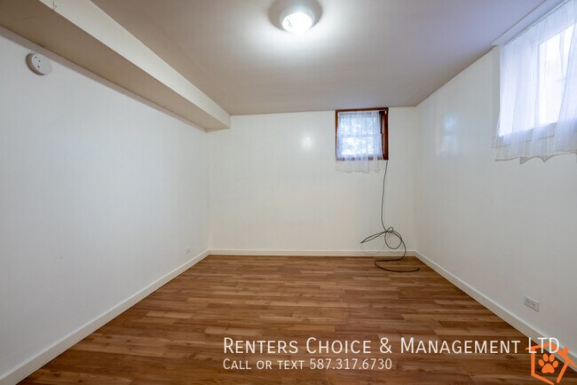 Building Photo - 1 Bedroom Pet Friendly, Utilities Included