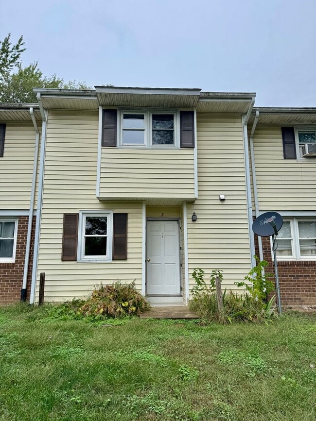 Building Photo - 210 Holly Hill St