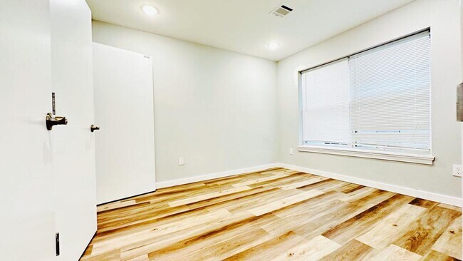 Building Photo - 154 Hamilton Ave