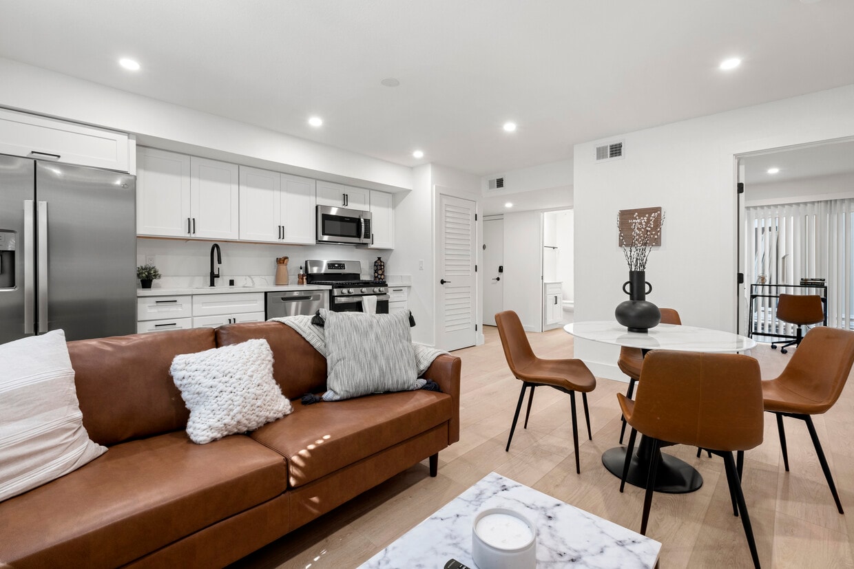 Living Room - 2430 Prospect