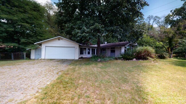 Building Photo - 221 Barton Dr