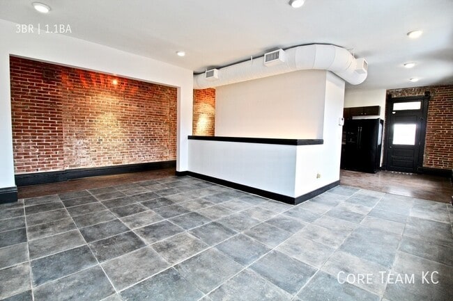 Building Photo - 3 Bed + 1.5 Bath Loft in Westport