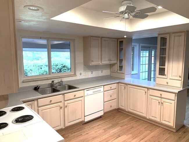 Foto del edificio - 3055 Crabapple Rd