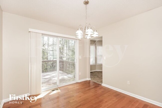 Foto del edificio - 5714 Newnan Cir