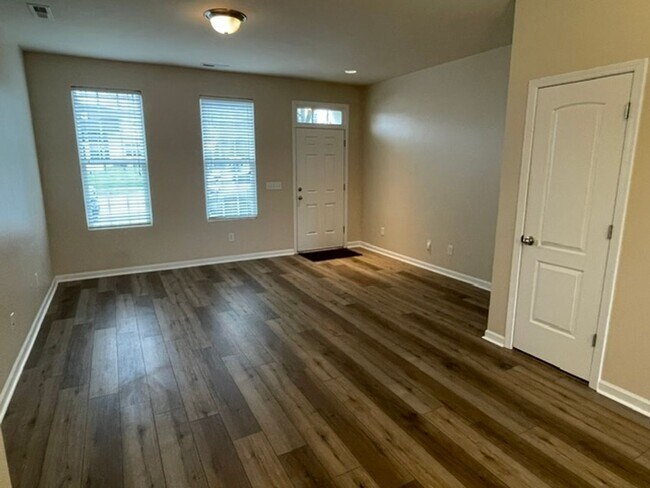 Foto del edificio - 2 BR/2.5BA | Newly Renovated Single Family Home | Assigned Parking Space | Fenced Patio