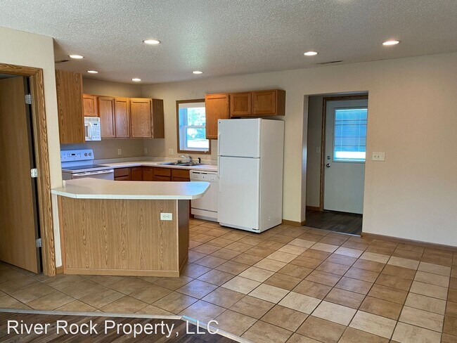 Foto del edificio - 3 br, 2.5 bath House - 552 10th Ave SE