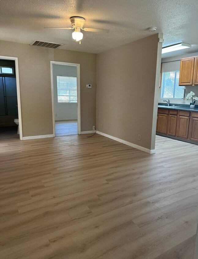Foto principal - 935 Kenwood Ave