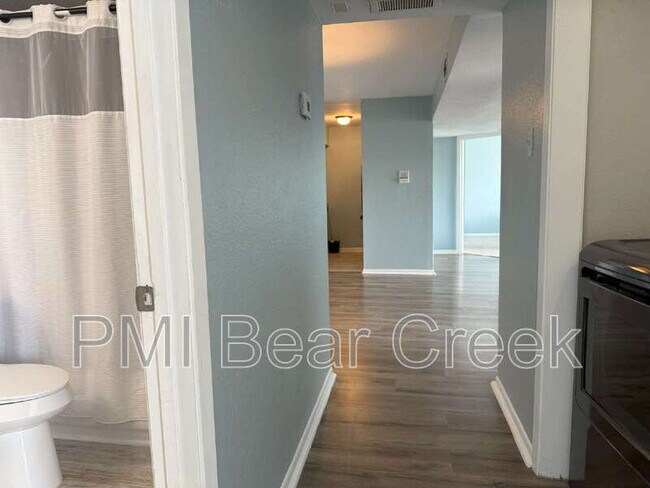 Foto del edificio - 8523 Hearth Dr