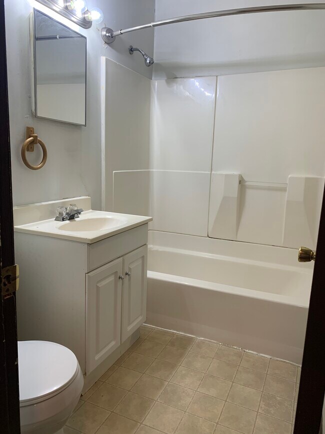 Bathroom - 920 S Summit St