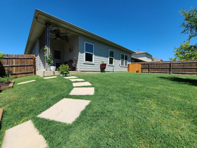 Building Photo - 6601 Ranchito Dr