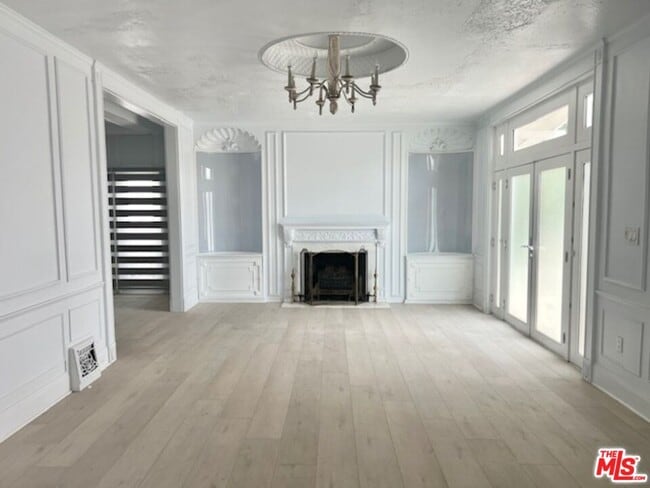 Building Photo - 123 S Hobart Blvd