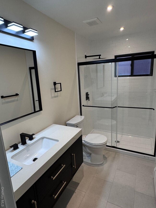 Building Photo - 619 E Park Ave