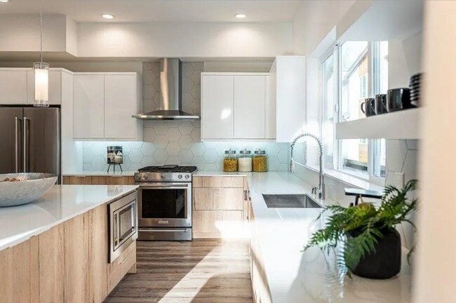Kitchen range - 18144 73rd Ave NE