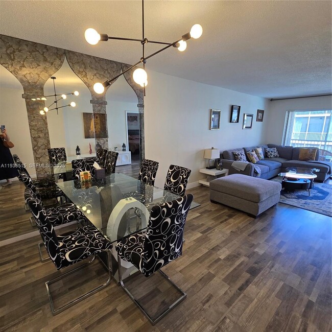 Building Photo - 2097 S Ocean Dr