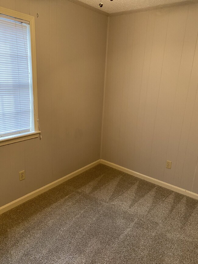 Building Photo - 4200 Cherry #6