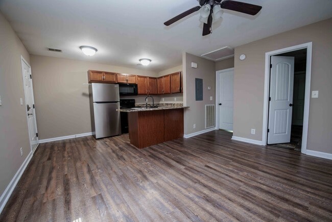 Open concept maximizes space - 798 Martin St