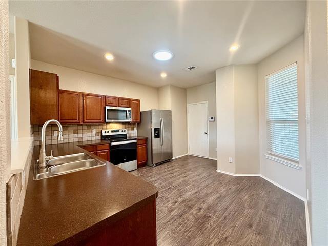 Foto del edificio - 5817 Deck House Rd