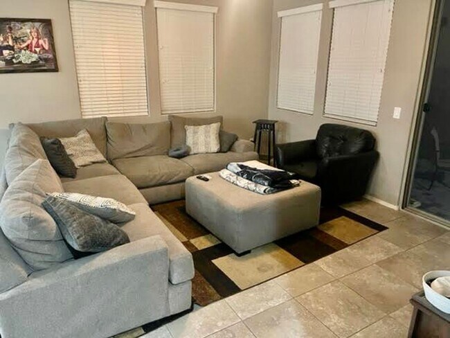Foto del edificio - Lovely 3Bedroom/ 2.5 Bath Mesa Home!
