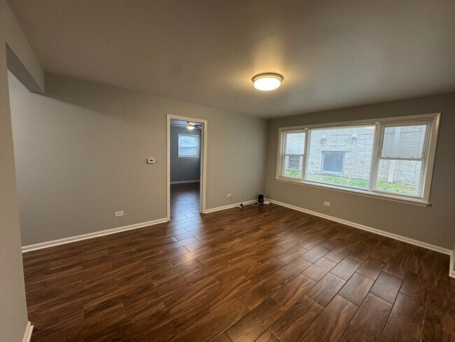Foto del edificio - 5482 W Higgins Ave