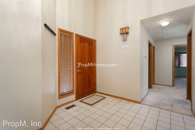 Building Photo - 3 br, 2 bath House - 5880 NW Simnasho Drive